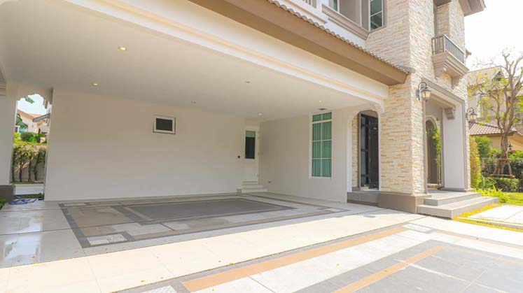 House with Shared Pool in Bangnatrad : Nantawan Bangna Km.7 
